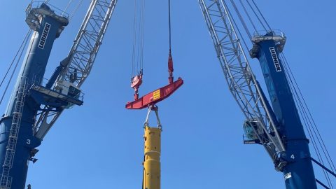 Blue Water Shipping transports hydraulic hammer for MENCK