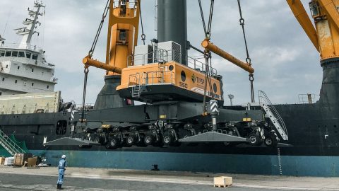 Heavy-lift vessel Combi Dock I transships Liebherr cranes to Ivory Coast