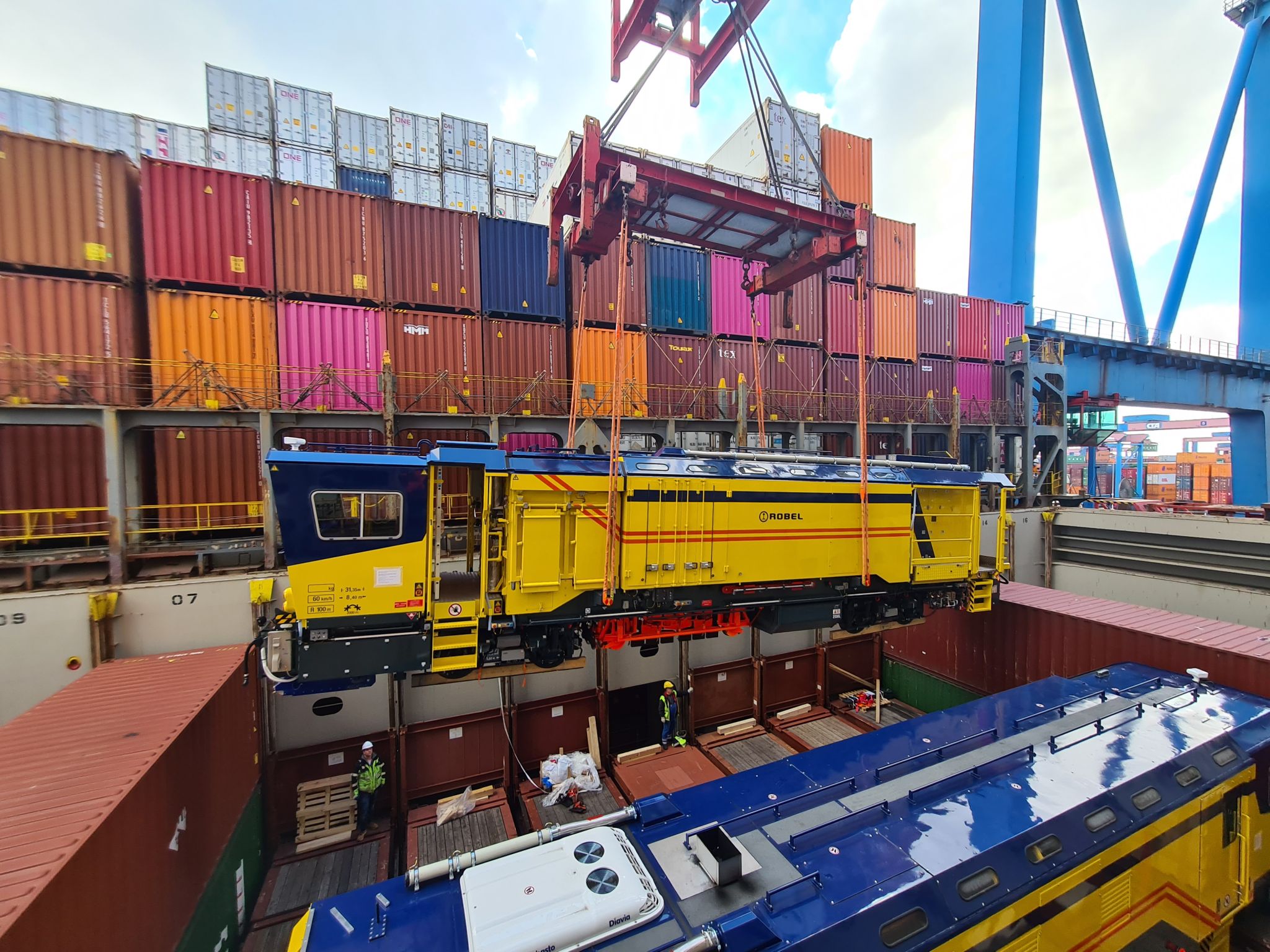 Combi Lift ships project cargo to Japan on ONE's containership