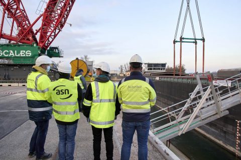 Fessenheim nuclear power plant parts sail through the Dutch waterways