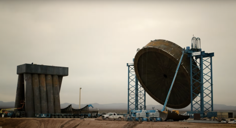Video: Sarens lifts 1000-ton vacuum chamber for SpinLaunch