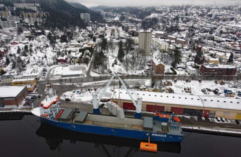 Bertling Logistics handles gas turbine generator transport from Norway to China