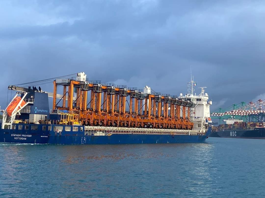 Symphony Provider delivering Kalmar straddle carriers