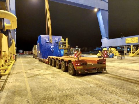 DAKO takes a 62-ton generator across the Atlantic