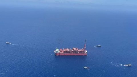 Sarens loads out Coral-Sul FLNG mooring chains in Mozambique