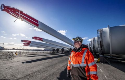 First Neart na Gaoithe wind turbine components reach Port of Dundee