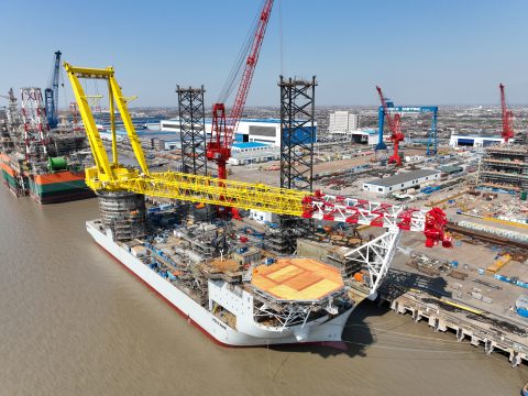 Jan De Nul's Voltaire gets its 3,000-tonne crane