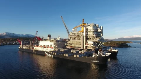 Pioneering Spirit lifts Johan Sverdrup 25,000 tonne platform into place