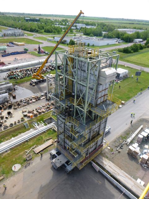 Sarens moves 580-tonne heater at a refinery in Leuna