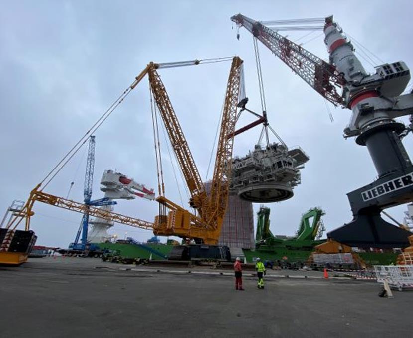 A look into Mammoet's reinstallation of Liebherr HLC onboard DEME's Orion