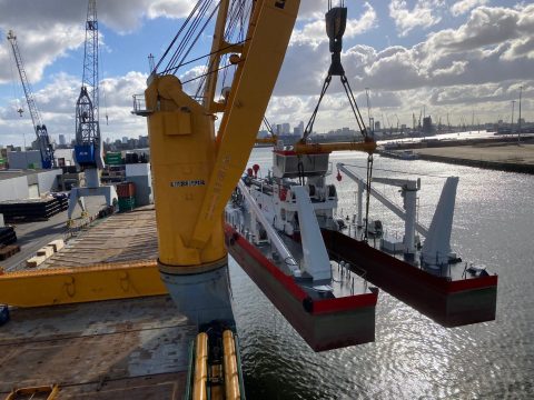 HLV Imke loads dredgers in Rotterdam, heads for Maldives