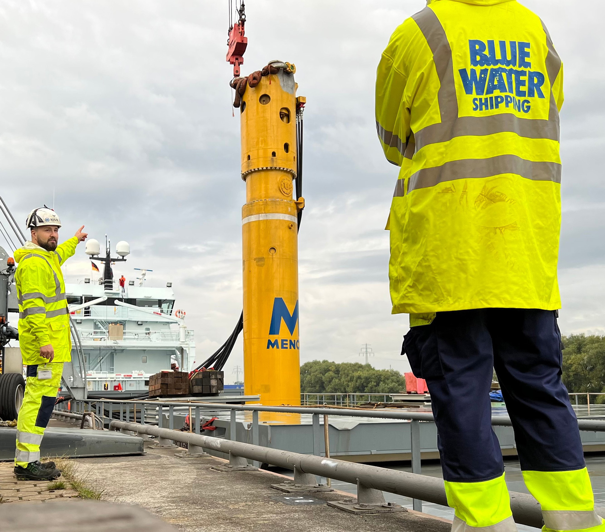 Blue Water returns MENCK's hydraulic hammer to Hamburg