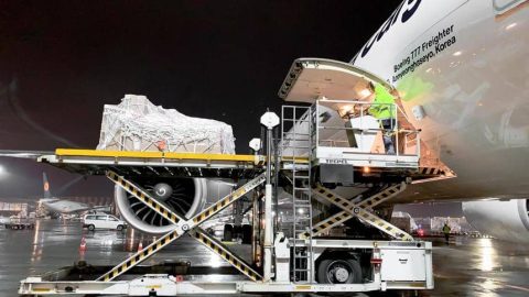 DB Schenker unveils CO2-neutral air freight option