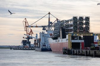 Superfast Levante delivers first shipment of wind turbine components to Cuxport