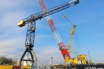 HAPO Barges replaces historical Tower crane in Ridderkerk