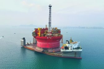 Greenpeace takes action on Boskalis ship carrying Shell drilling platform