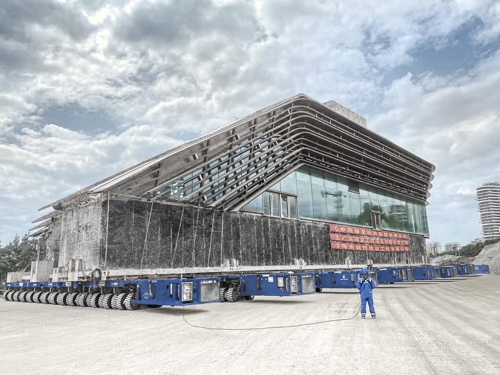 Sinotrans breaks World's heaviest building transport record in China