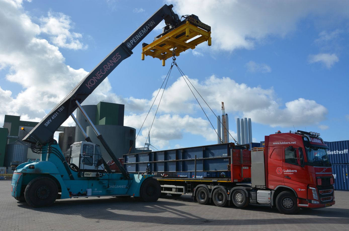 Lubbers moves well service equipment from Israel to Emmen