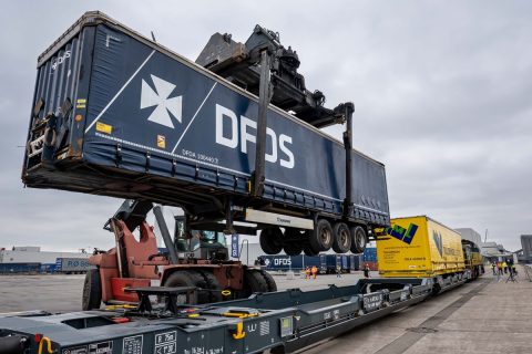 New link takes trailers and containers off roads and onto rail