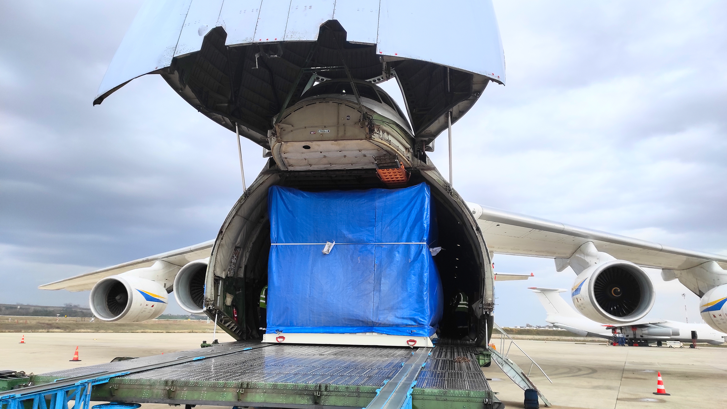 Project cargo flown in for a German LNG import facility