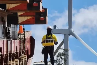 Lifting heavy Kaban wind turbine components in remote locations