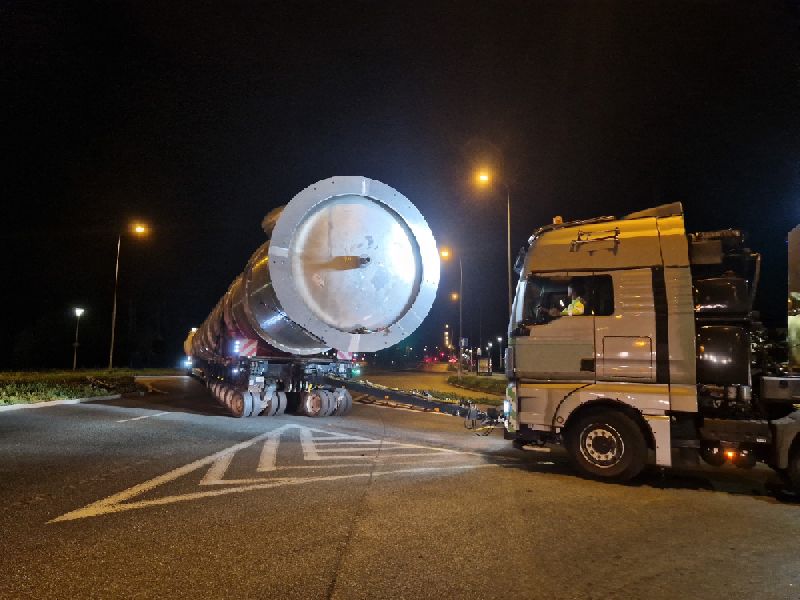 Heavy-lift shipments for Polish chemical plant
