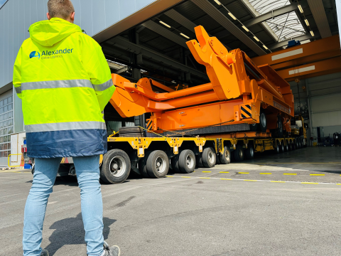 OOG cargo travels north across Germany beating permits and low water level obstacles