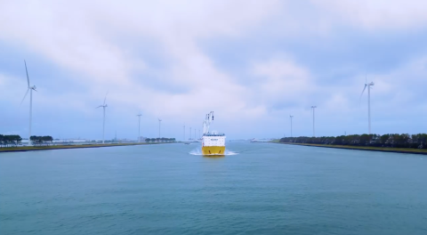 Happy Sky delivers Wind Orca's new 1,600 mt crane