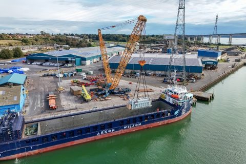 Port of Ipswich hosts heavy lift ops by Allelys