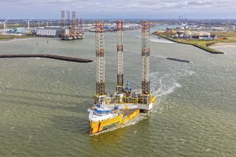BigLift Baffin loads a jack-up rig in Flushing and heads to West Africa