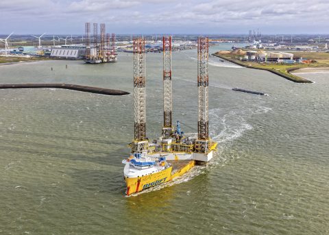 BigLift Baffin loads a jack-up rig in Flushing and heads to West Africa