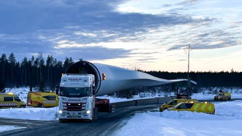 Ahola moves wind turbine components to start the season