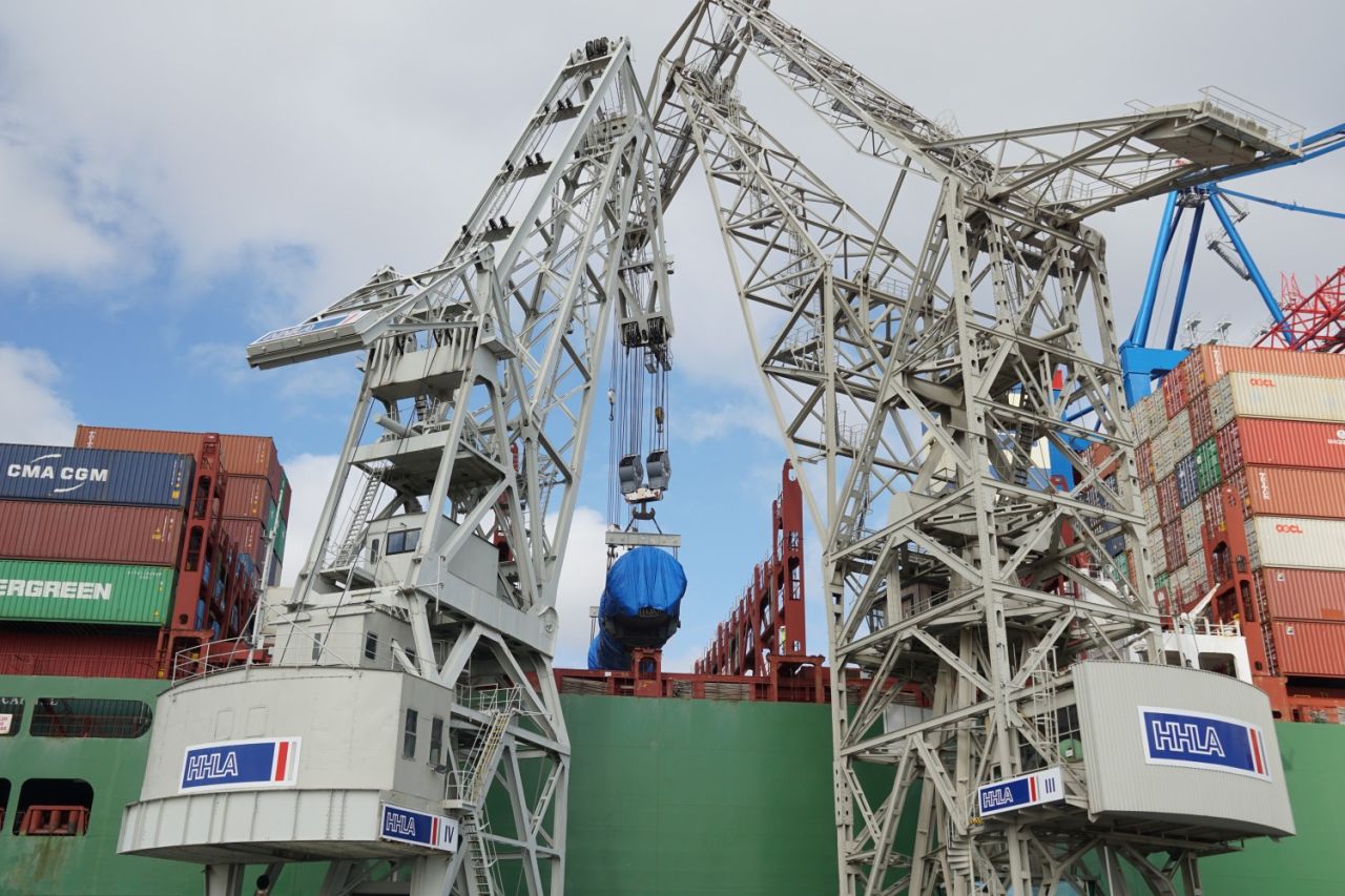 HHLA's floating cranes to continue lifting heavy loads