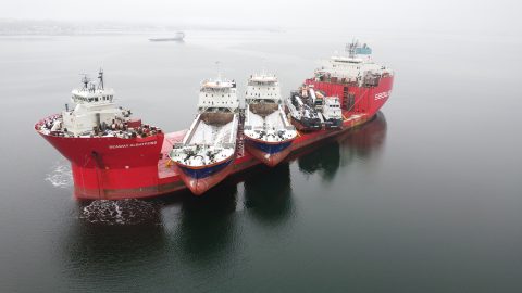 Blue Water floats on three vessels onto Seaway Albatross