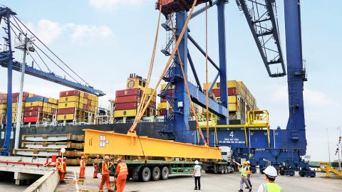 MSC handles its longest breakbulk cargo ever in Vietnam