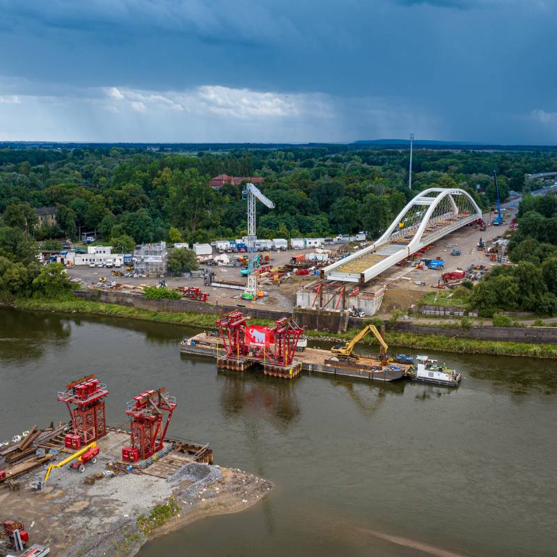 Mammoet helps heavy transport flow with 100-year-old bridge replacement