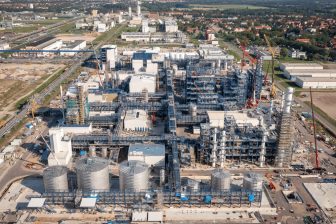 Mammoet helps transport and construction at UPM's biorefinery in Leuna