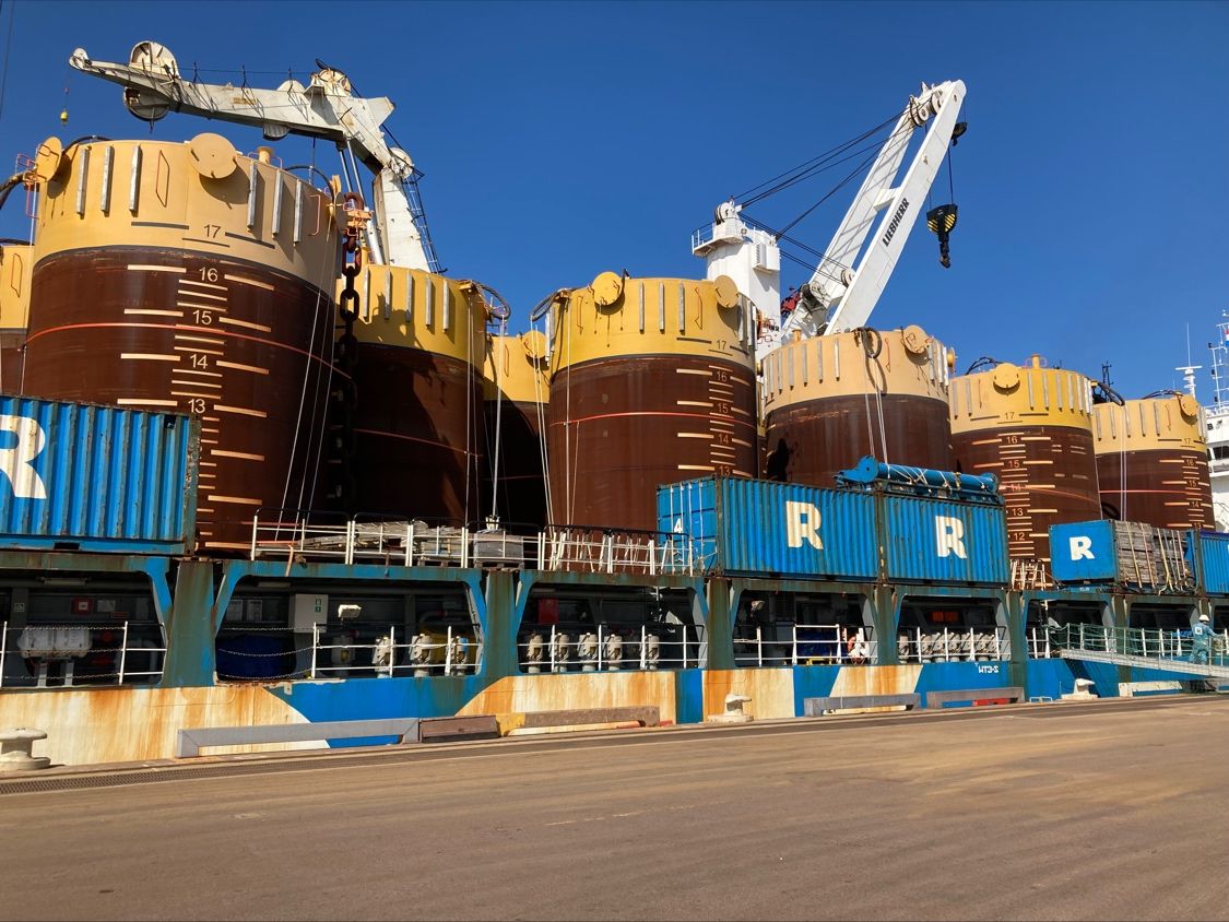 Rolldock Sky delivers Barossa FPSO suction anchors to Darwin Port