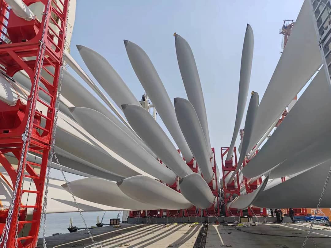 DAKO starts shipping blades for two wind projects in Texas