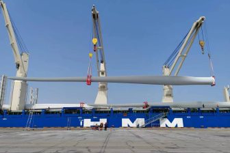 DAKO starts shipping blades fro two wind projects in Texas