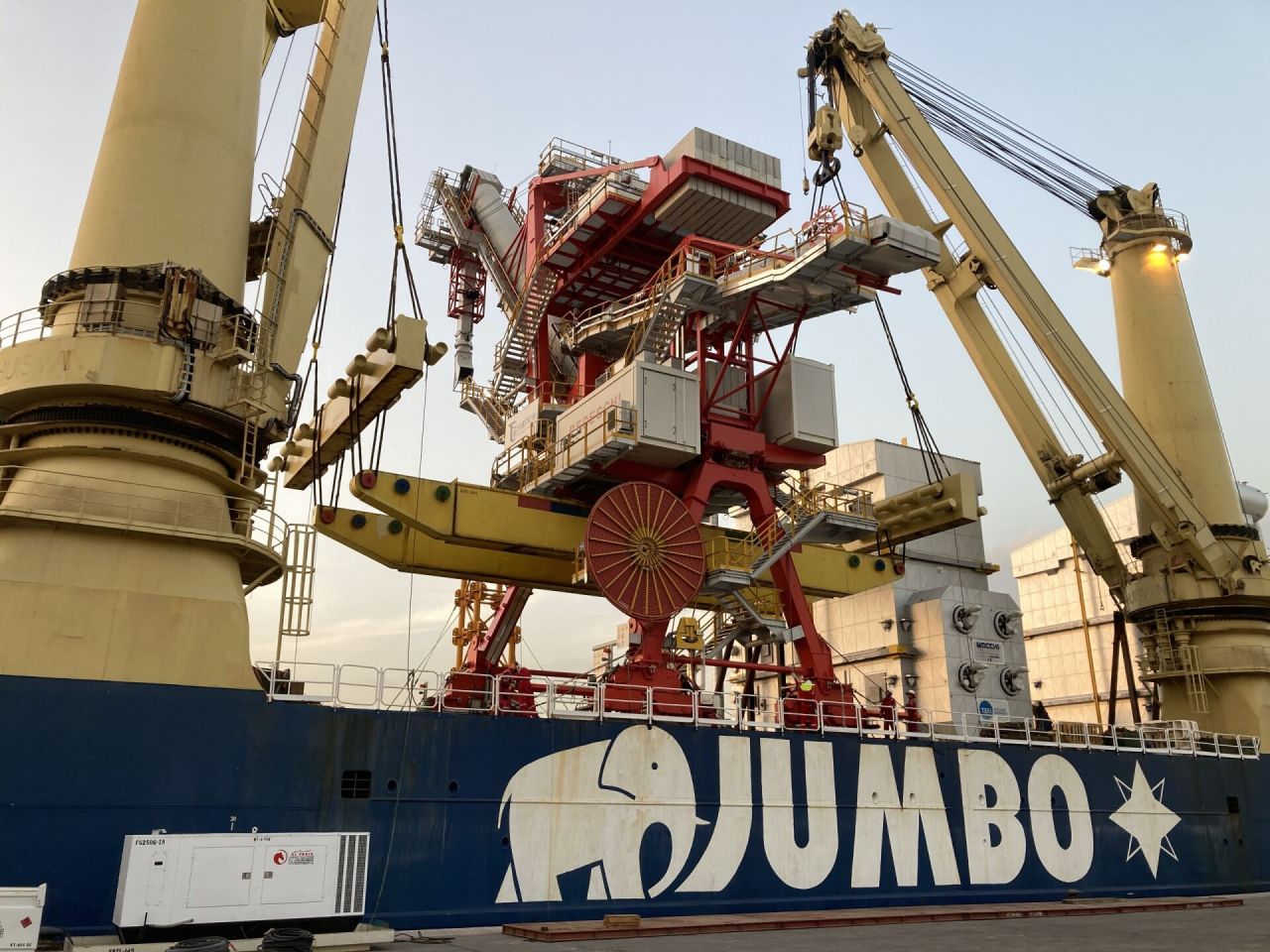 JSI Alliance's heavy-lift vessel moves Bedeschi shiploader to Ruwais