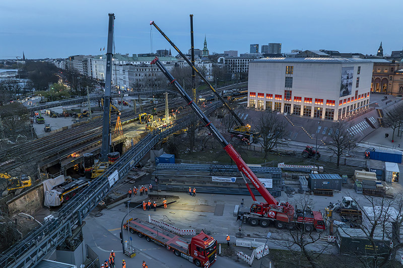 Mega-cranes reshape Hamburg's railway landscape